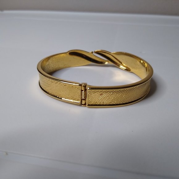 Vintage Monet Metal Hinged Bracelet - Picture 5 of 16